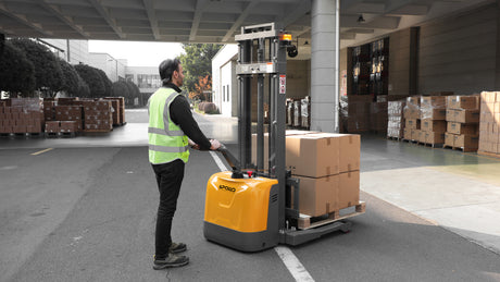Effortless Cargo Handling with the Apolloforklift Electric Walkie Stacker A-3047/A-3049