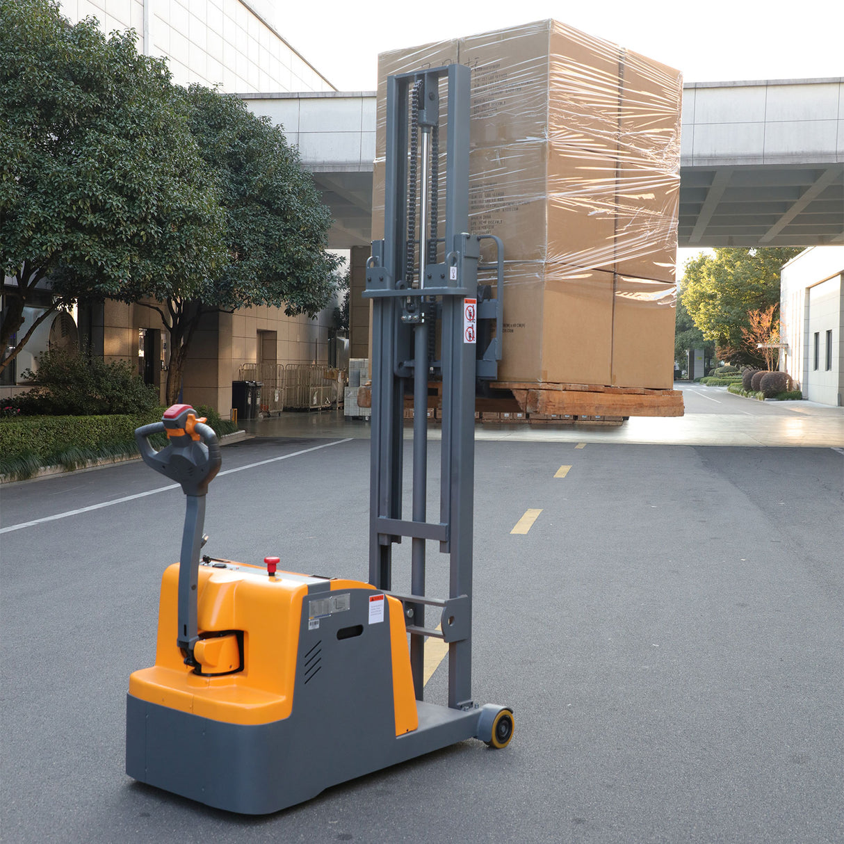 Counterbalanced Electric Stacker